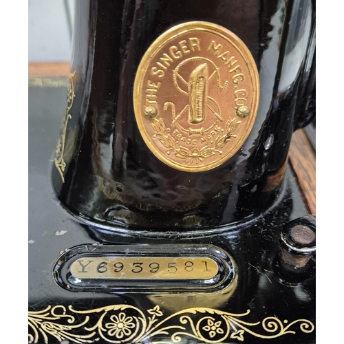 156 - 1929 model 99K Singer sewing machine, case & table.  Serial no. Y6939581.