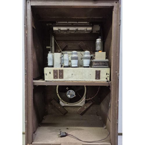 158 - Vintage SoBell valve radiogram. Cabinet dimensions(cm) H97, W49, D37.