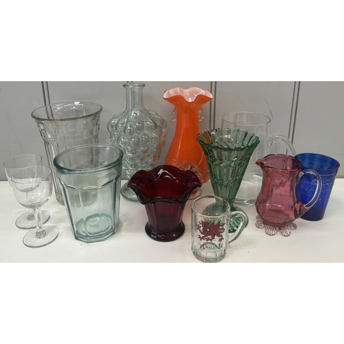 247 - Collection of 12 mixed vintage & contemporary glassware. To include vases, jugs, etc. Tallest 21cm.