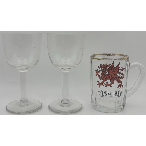 247 - Collection of 12 mixed vintage & contemporary glassware. To include vases, jugs, etc. Tallest 21cm.