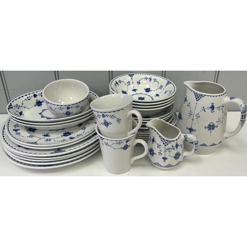 248 - Collection of approx. 27 pieces of Mason's 'Denmark' tableware.