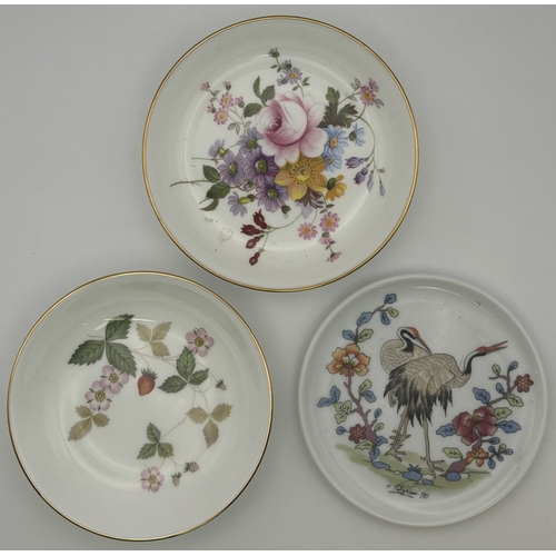 250 - Large collection of good quality decorative ceramics. To include 2 Kaiser white bases; Portmeirion v... 