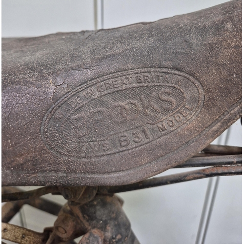 268 - Vintage ladies & gents Raleigh bicycles. A/F condition.
