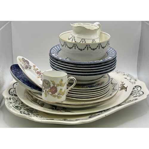 2412 - Mixed lot of 22 pieces vintage ceramic tableware. To include Wedgwood, Aynsley, Woos & Sons & BWM & ... 