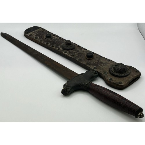 Roman Interest - Dagger with leather sheath. Blade length 27cm, entire length 41cm.