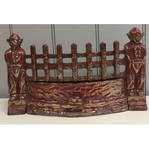 2739 - An early 20th century, cast iron/lustre fire guard. Dimensions (cm) H23, W40.