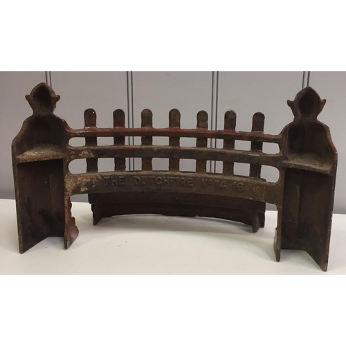 2739 - An early 20th century, cast iron/lustre fire guard. Dimensions (cm) H23, W40.