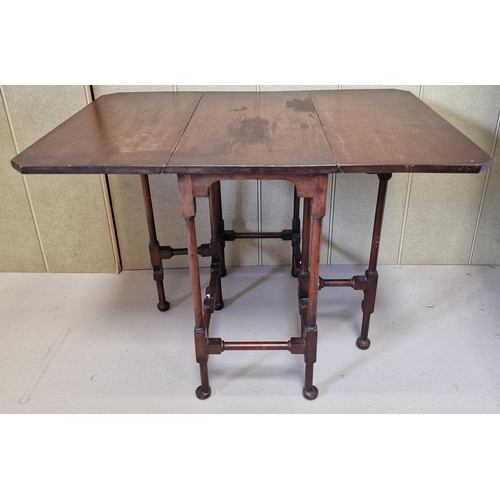 2746 - A Georgian, mahogany drop leaf spider table. On turned supports with bun feet. Dimensions(cm) H52, W... 