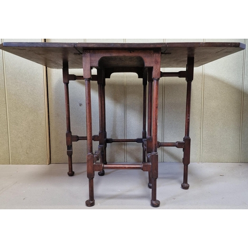 2746 - A Georgian, mahogany drop leaf spider table. On turned supports with bun feet. Dimensions(cm) H52, W... 