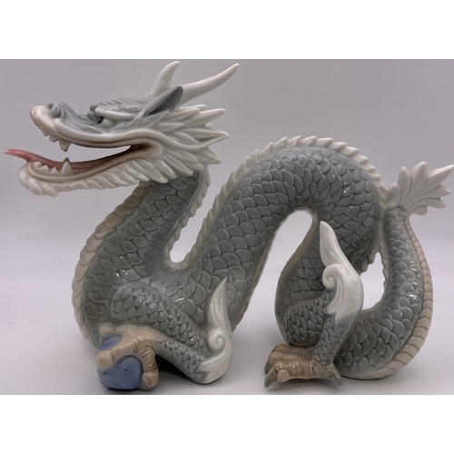 272 - Mixed lot of oriental artwork & ceramic. To include 2 framed 1960's Chinese 3D art pictures, togethe... 
