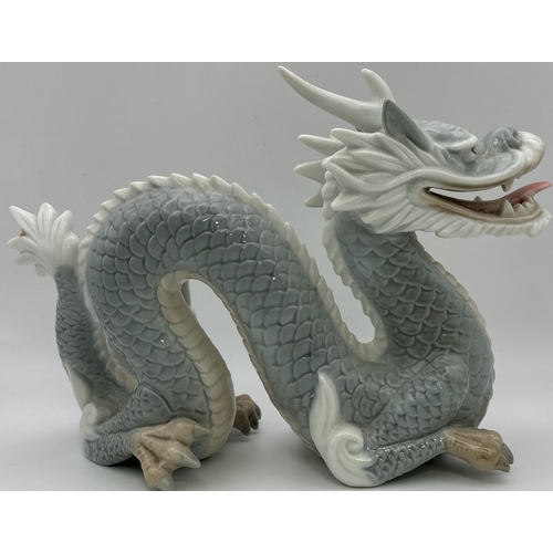 272 - Mixed lot of oriental artwork & ceramic. To include 2 framed 1960's Chinese 3D art pictures, togethe... 