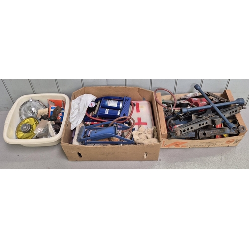 287 - Large collection of vintage car spares & maintenance items/tools.