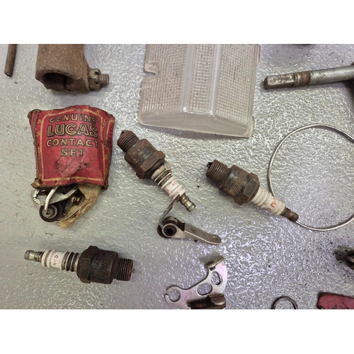 287 - Large collection of vintage car spares & maintenance items/tools.