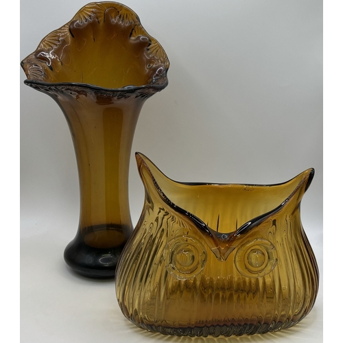 71 - Collection of 6 pieces of mid-century & later amber glass. To include owl vase, textured vase & bowl... 
