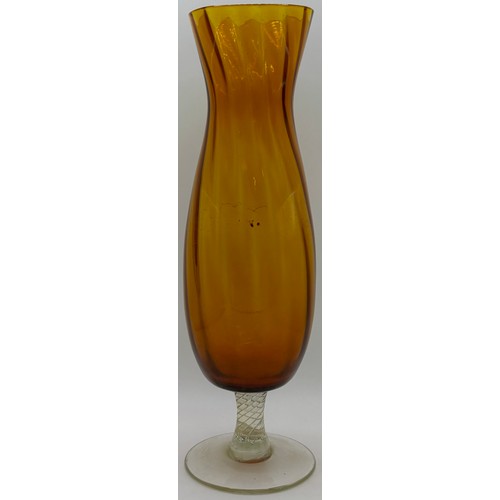 71 - Collection of 6 pieces of mid-century & later amber glass. To include owl vase, textured vase & bowl... 