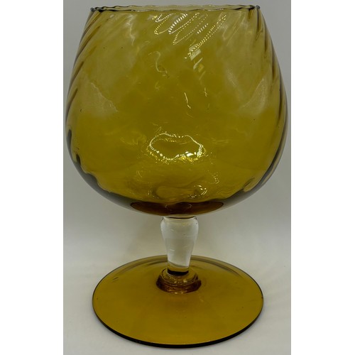 71 - Collection of 6 pieces of mid-century & later amber glass. To include owl vase, textured vase & bowl... 