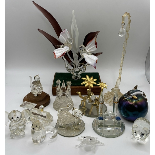 93 - Collection of approx. 28 stylized glass & crystal animal figures. Tallest 20cm.