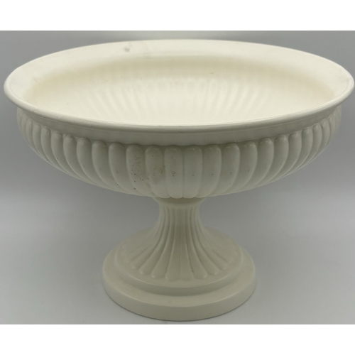 100 - 3 pieces of vintage Wedgwood. To include creamware Tazza, blue Jasperware bowl & leaf dish. Tallest ... 