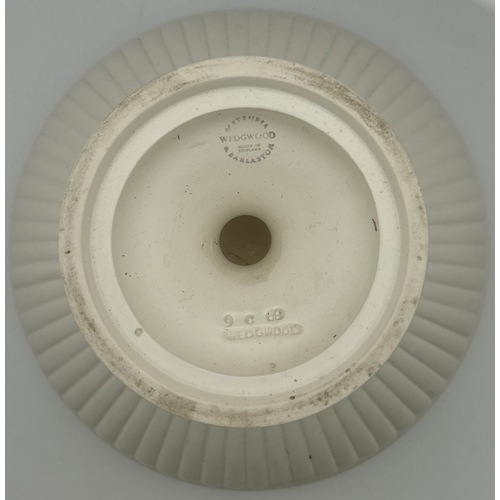 100 - 3 pieces of vintage Wedgwood. To include creamware Tazza, blue Jasperware bowl & leaf dish. Tallest ... 