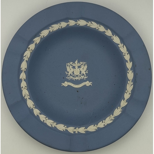100 - 3 pieces of vintage Wedgwood. To include creamware Tazza, blue Jasperware bowl & leaf dish. Tallest ... 