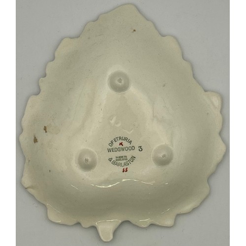 100 - 3 pieces of vintage Wedgwood. To include creamware Tazza, blue Jasperware bowl & leaf dish. Tallest ... 