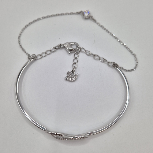 1707 - Boxed Swarovski crystal bracelet, boxed Swarovski Apple watch case & boxed Gaventa heart shaped broo... 
