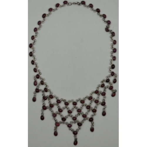 1727 - Presentation boxed silver & oval cabochon garnet necklace set.