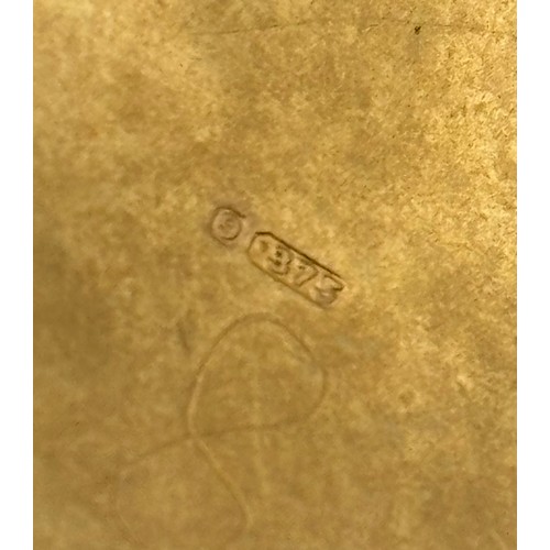 1733 - 9ct gold hallmarked round locket, with large bale. Presented in a Leslie Davey & West box. Diameter ... 