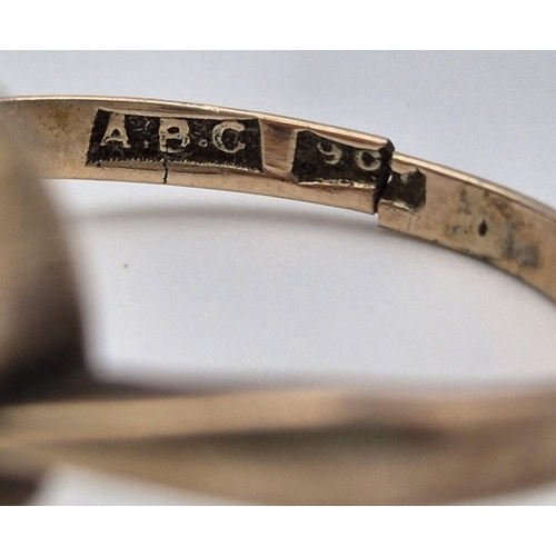 1747 - 9ct gold ring. Stone missing & band broken. Total weight approx. 1.9g