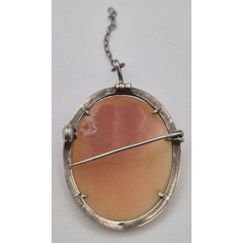 1761 - Edwardian Cameo brooch pendant. Clasp broken.