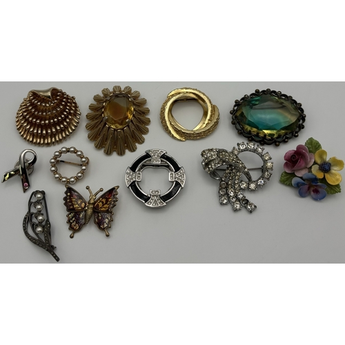 1762 - Selection of costume brooches (x10), Edwardian & later coins (x5), all held in a vintage jewellery b... 