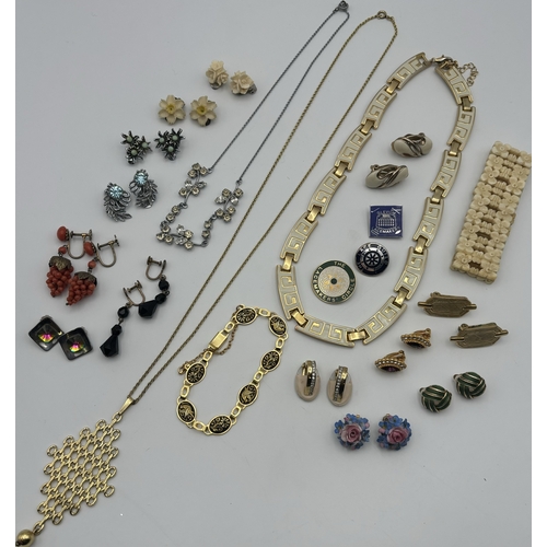 1763 - Jewellery box with a large collection of costume jewellery. To include necklaces, bracelets, clip-on... 