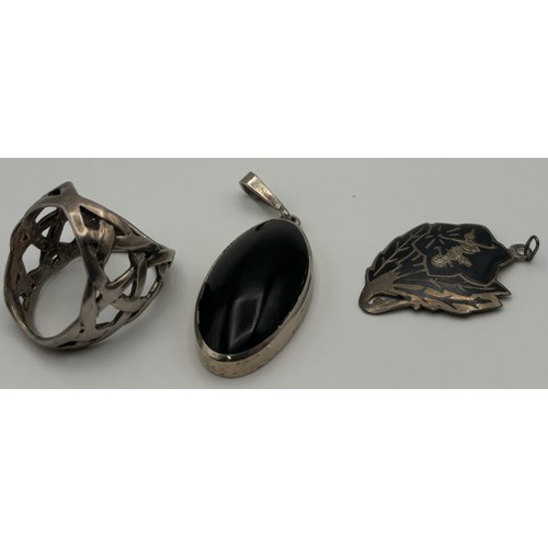 1765 - Selection of silver & white metal jewellery. Silver includes wooden beaded necklace, 16