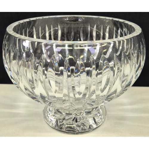 1256 - Collection of 12 pieces of crystal tableware & decorative pieces. To include a stunning Waterford Cr... 