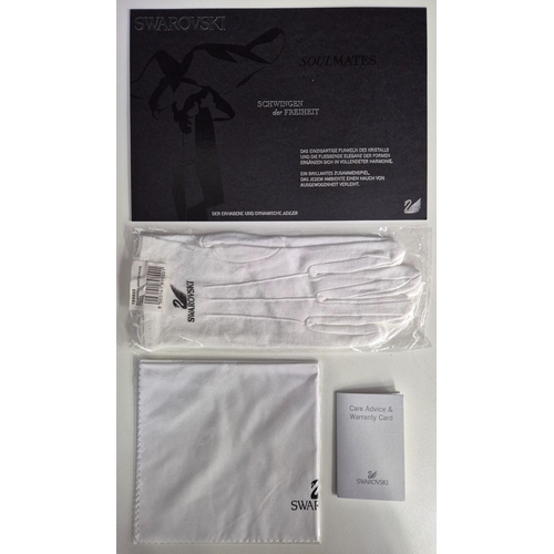 7006 - Swarovski model no: 874456 - Soulmates Eagle.

This retired Swarovski crystal Soulmate Eagle was par... 