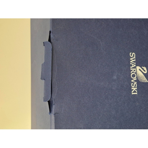 7008 - Swarovski model no: 1036571 - Smoky Batfish Pair

This serene pair of elegant Swarovski Batfish seem... 