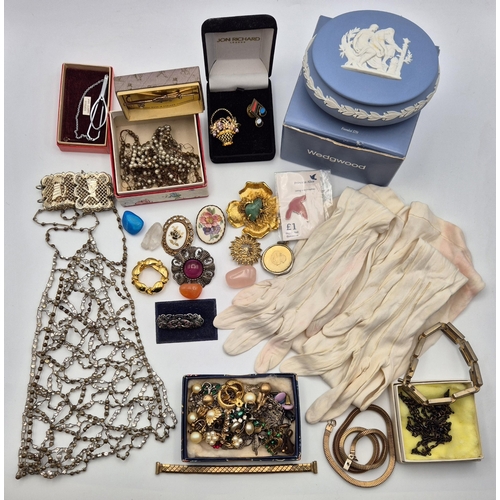 Selection of vintage costume jewellery, Wedgwood blue jasperware ...