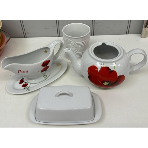 2152 - Large selection of mostly new/unused kitchenware. To include 'Poppy' dinnerware, tupperware, tablecl... 