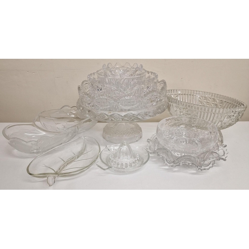 2104 - A collection of 11 pieces of vintage cut glass & crystal tableware. To include fruit bowls, serving ... 