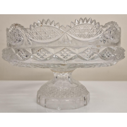 2104 - A collection of 11 pieces of vintage cut glass & crystal tableware. To include fruit bowls, serving ... 