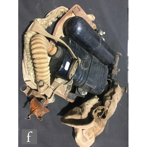 370 - A World War Two scuba diving apparatus to include oxygen tank and canvas fittings and a separate tan... 