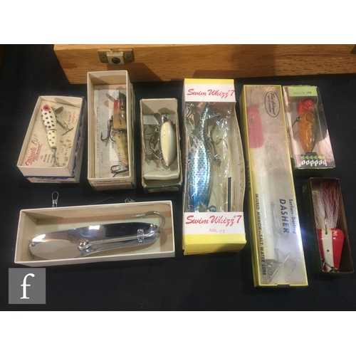 117 - A collection of vintage fishing lures to include Swim Whizz 7, also Wright & McGill Miracle minnow, ... 