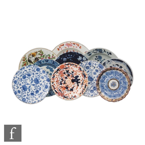 55 - A collection of assorted late 18th and 19th Century plates and dishes to include a Derby floral bowl... 