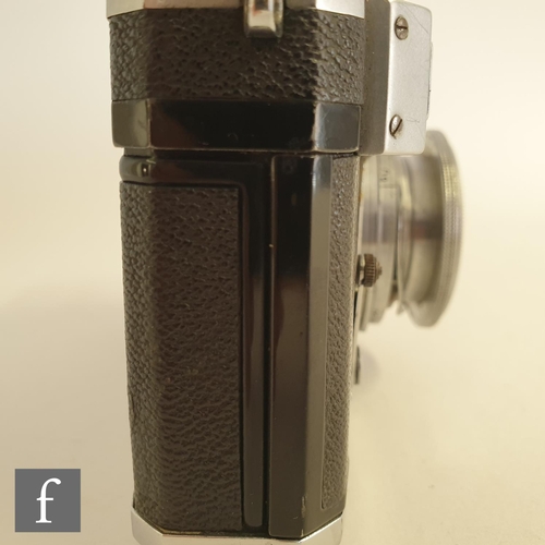 435 - A Zeiss Ikon Contax II 35mm rangefinder camera, serial number B31005, together with a Carl Zeiss 1:2... 