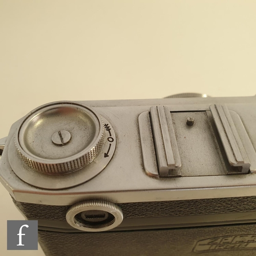 435 - A Zeiss Ikon Contax II 35mm rangefinder camera, serial number B31005, together with a Carl Zeiss 1:2... 