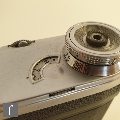 435 - A Zeiss Ikon Contax II 35mm rangefinder camera, serial number B31005, together with a Carl Zeiss 1:2... 