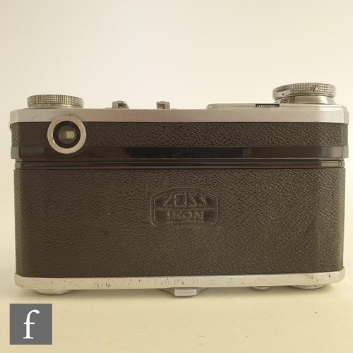 435 - A Zeiss Ikon Contax II 35mm rangefinder camera, serial number B31005, together with a Carl Zeiss 1:2... 