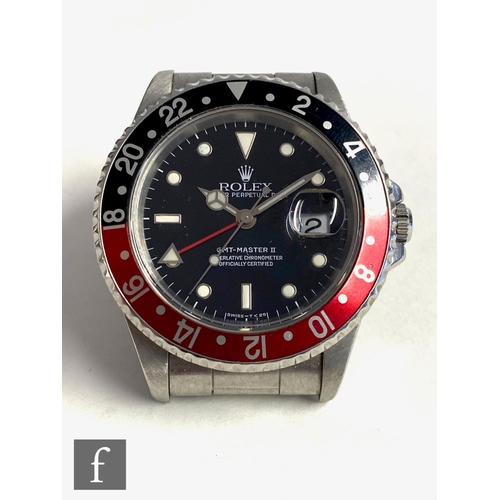 342 - A gentleman's stainless steel wrist watch, Rolex GMT Master II, 16710, 'Coke' bezel, black dial with... 