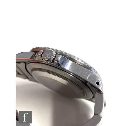 342 - A gentleman's stainless steel wrist watch, Rolex GMT Master II, 16710, 'Coke' bezel, black dial with... 