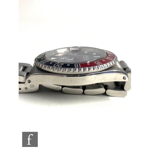 342 - A gentleman's stainless steel wrist watch, Rolex GMT Master II, 16710, 'Coke' bezel, black dial with... 